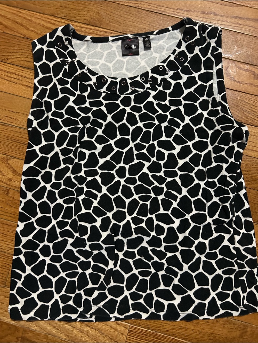 Like New! Rafaella Sleeveless Black & White Patterned Animal Print Top Sz L